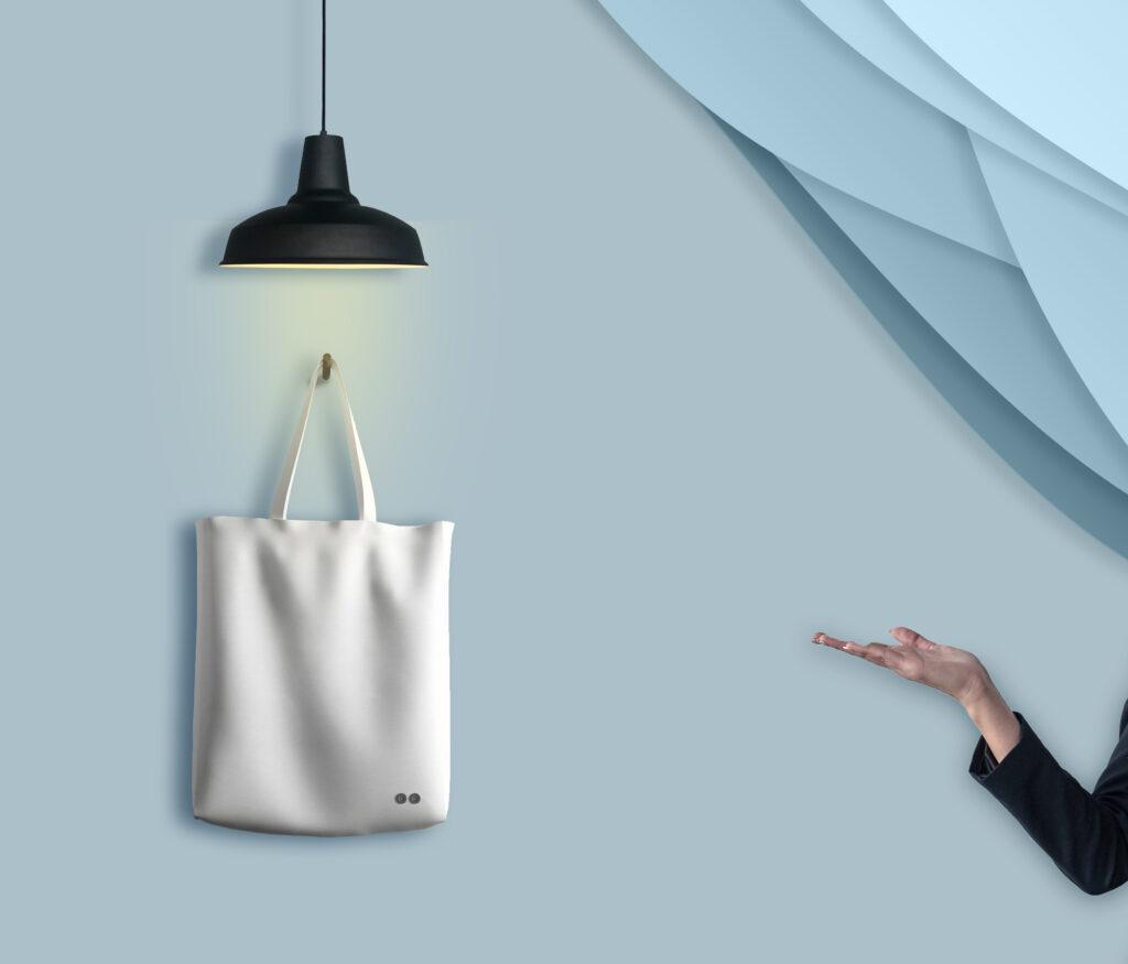 Minimalistische Darstellung einer Tasche unter einer Lampe, ideal für Werbeartikel wie Handtücher mit Logo.